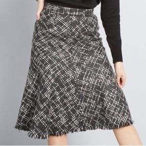 Modcloth Gal About Town Tweed
Midi Skirt with Fringe Hem - size: M